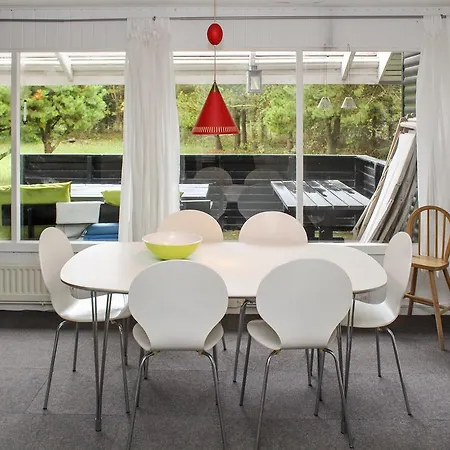 Three-bedroom Holiday In * הלס