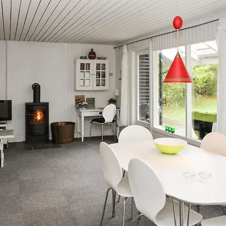 Three-bedroom Holiday In * הלס
